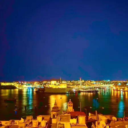 בית נופש Tide 21 Savynomad Harbour Residences *